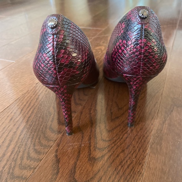 Michael Kors red Dorothy flex python snakeskin pump. Size 8, 3.5” heel - Picture 3 of 4